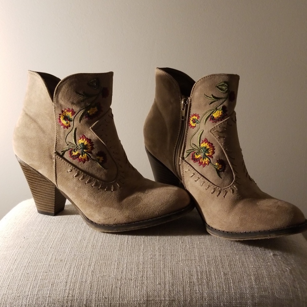Mia Boots